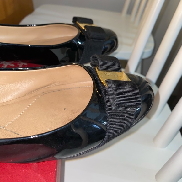 SALVATORE FERRAGAMO Varina Leather Flat in black - Picture 9 of 16